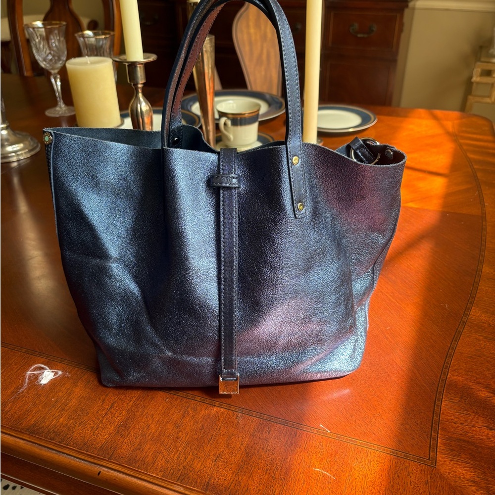 Chic Navy Leather Shoulder Bag